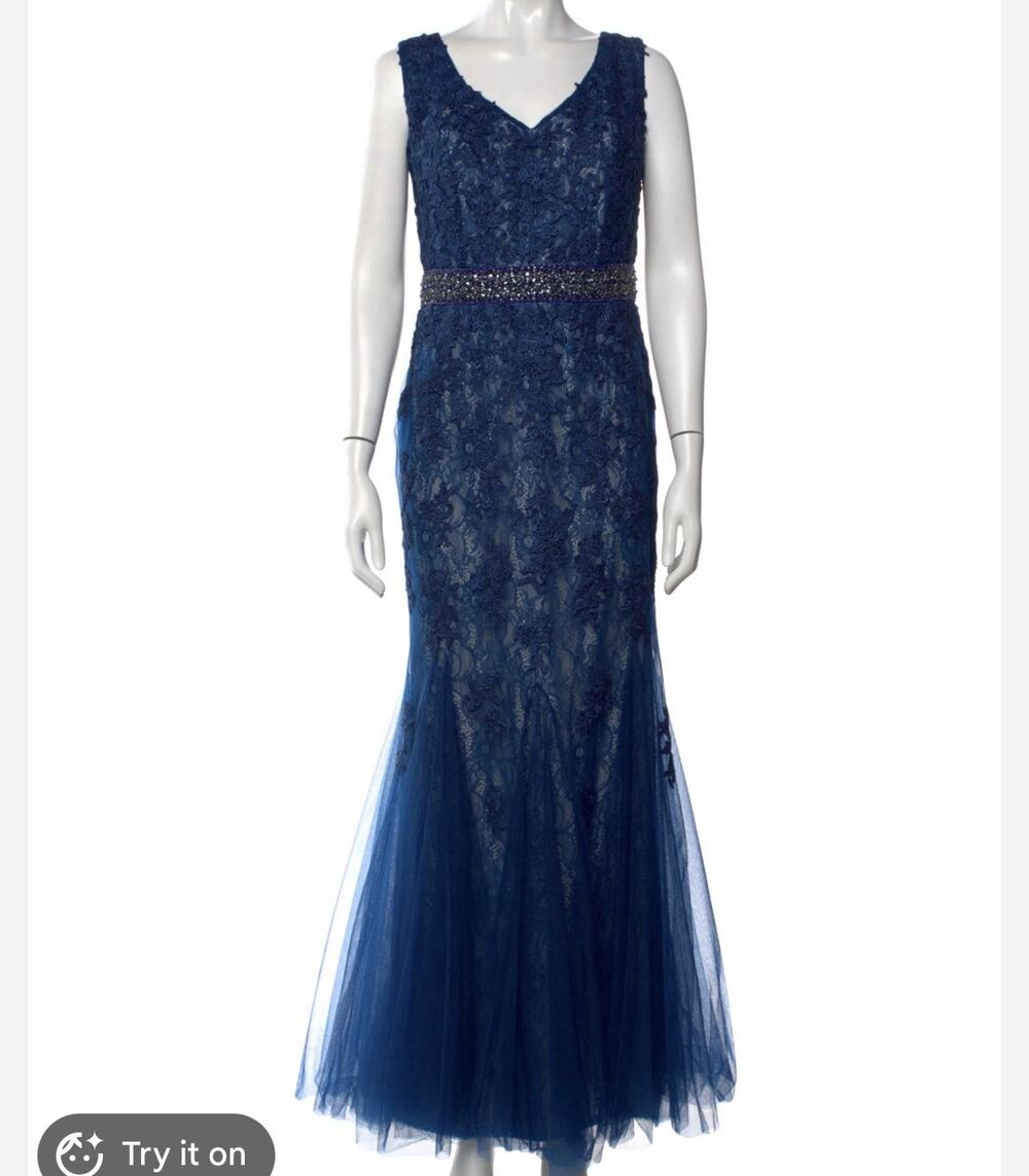 Georgeous Montage by Mon Cheri V Neck Sleeveless Evening Gown Navy Blue Size 6